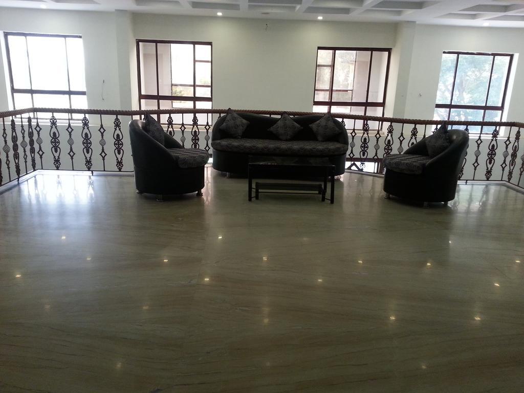 Paramount Inn Sriperumbudur Exterior photo